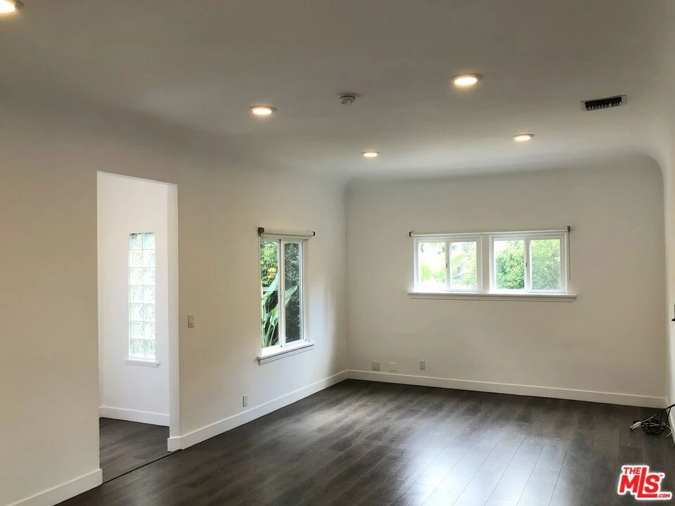 Interior 4