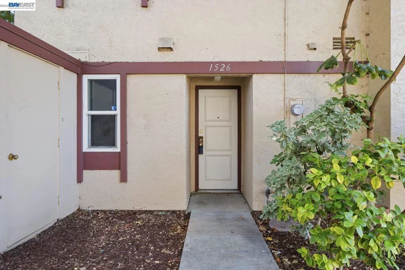 Photo 2 of 1526 Parkwood Pl