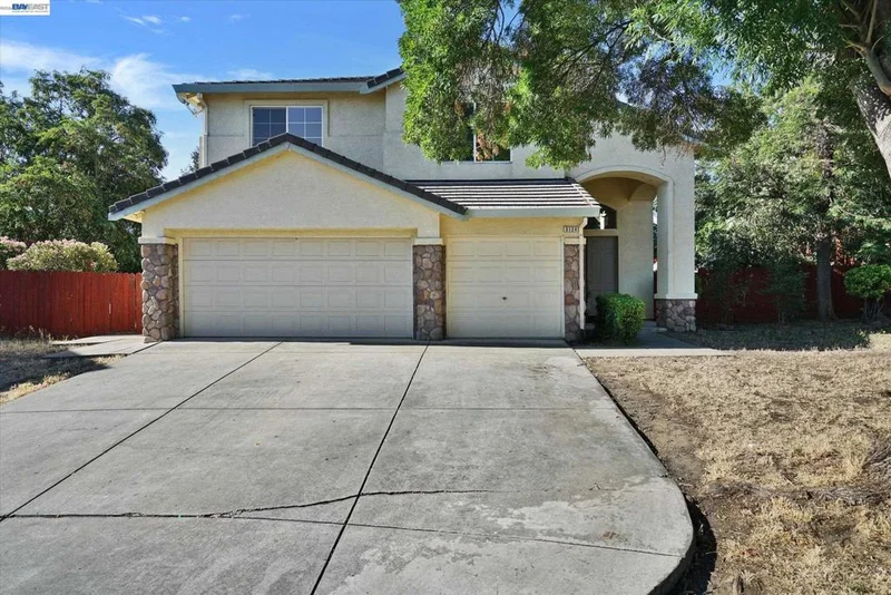 5124 Adriana Ct