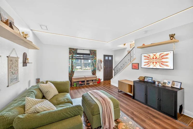 1045 Peach Ave 50
