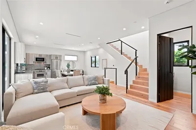 425 N Alfred 2