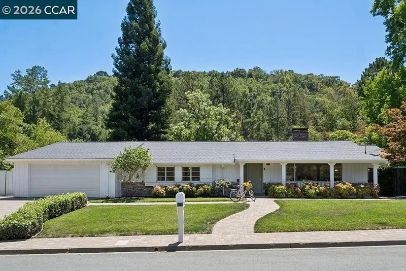 3435 Black Hawk Rd, Lafayette, CA 94549