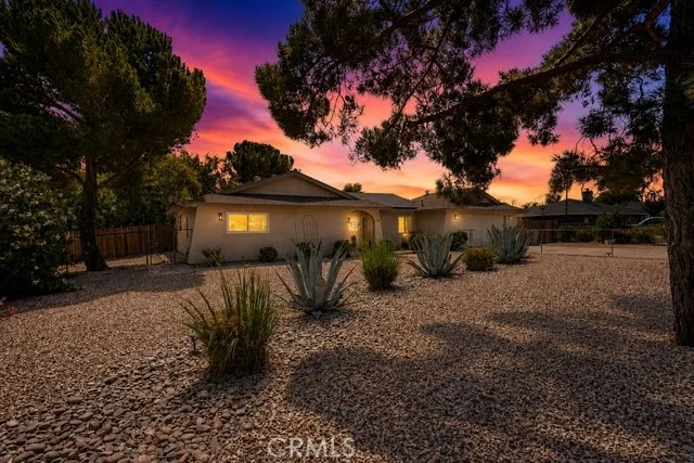 10415 Redwood Avenue, Hesperia, CA 92345