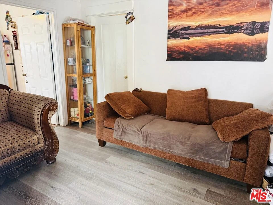 Interior 4