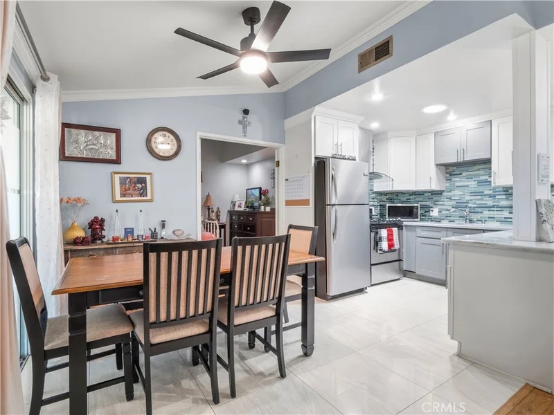 26835 Avenue Of The Oaks B, Newhall, CA 91321