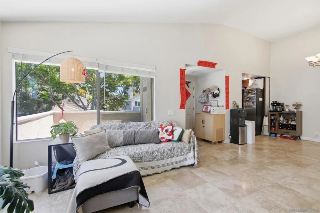 Interior 4