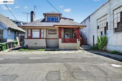950 Loomis Ct