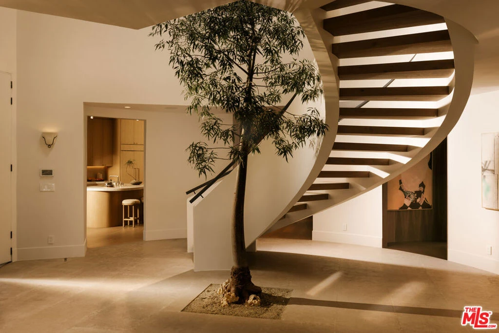 Interior 3