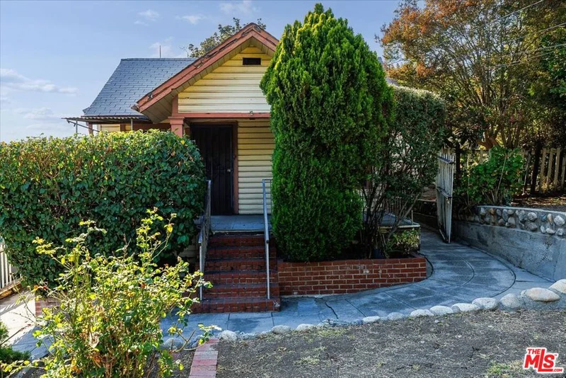 1621 Mohawk Street photo 2