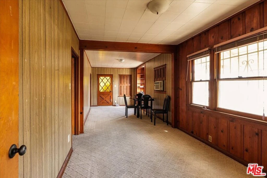 Interior 4