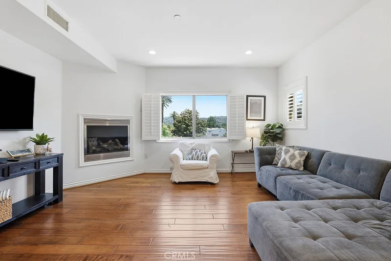 11504 Moorpark Street 203, Studio City, CA 91602