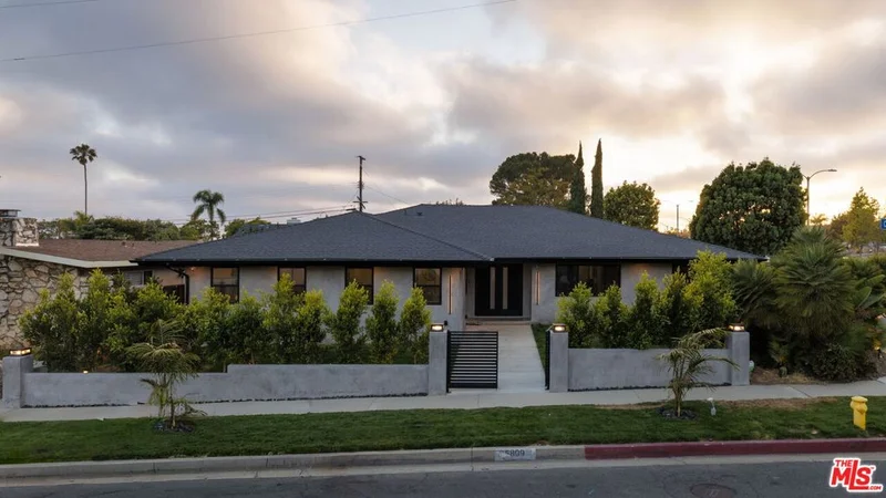 5809 S Chariton Avenue, Los Angeles, CA 90056