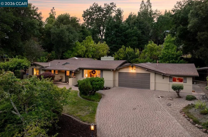 19 Valley Dr, Orinda, CA 94563