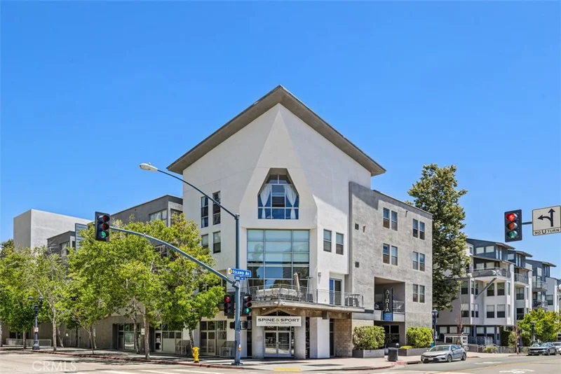 101 S Market Street 217