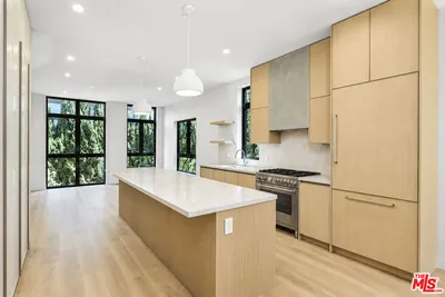 428 Arnaz Drive photo 2