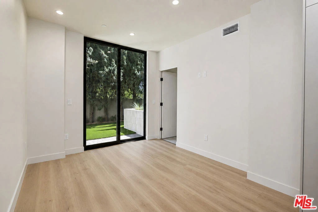 Interior 3
