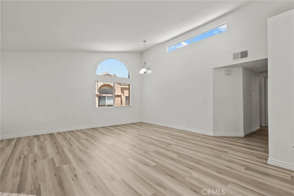 Interior 4