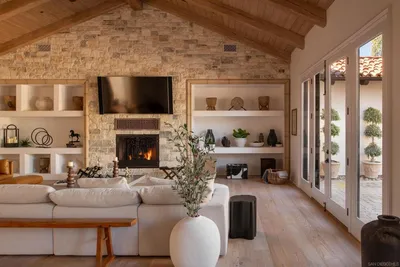16364 Via Cazadero