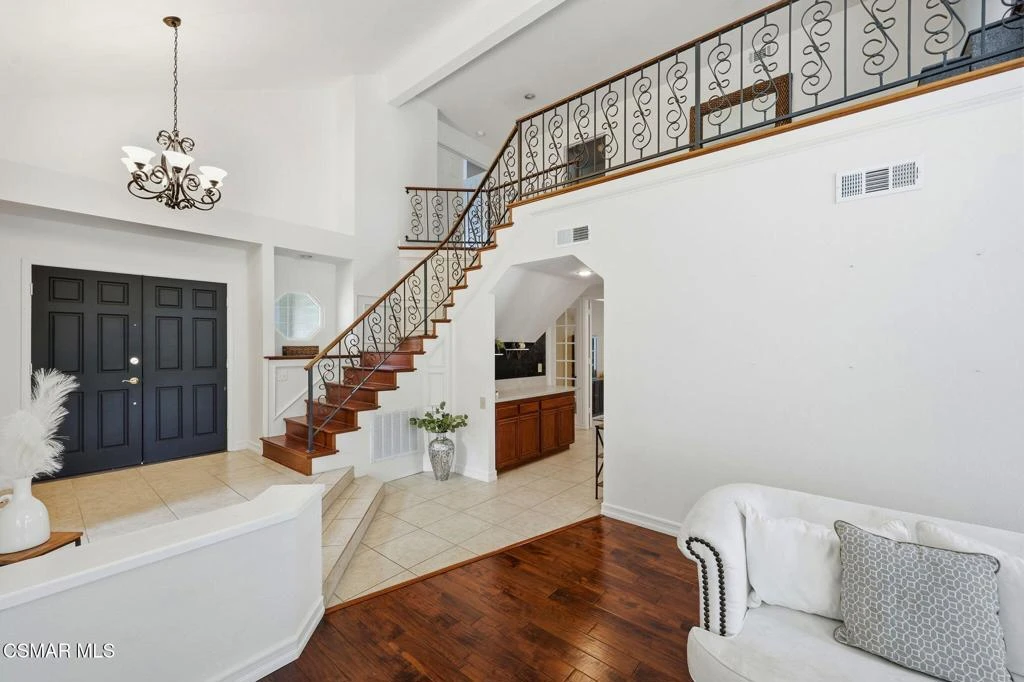 Interior 4