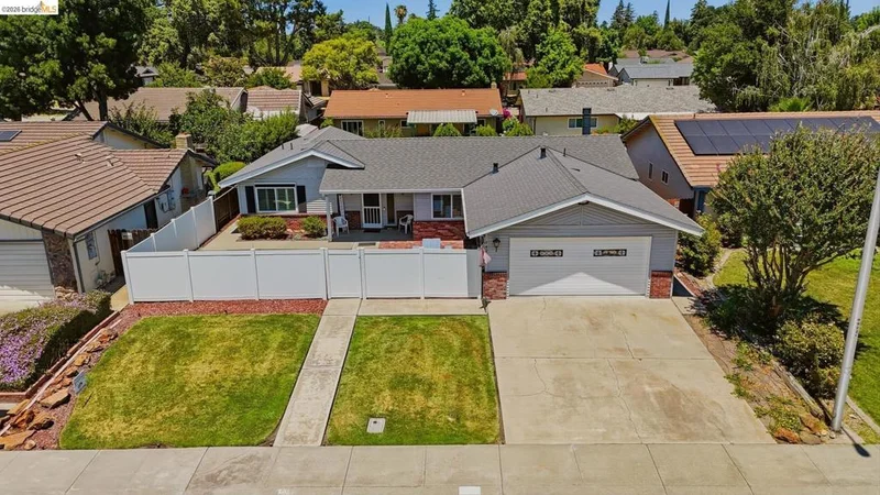 1421 Woodmont WAY