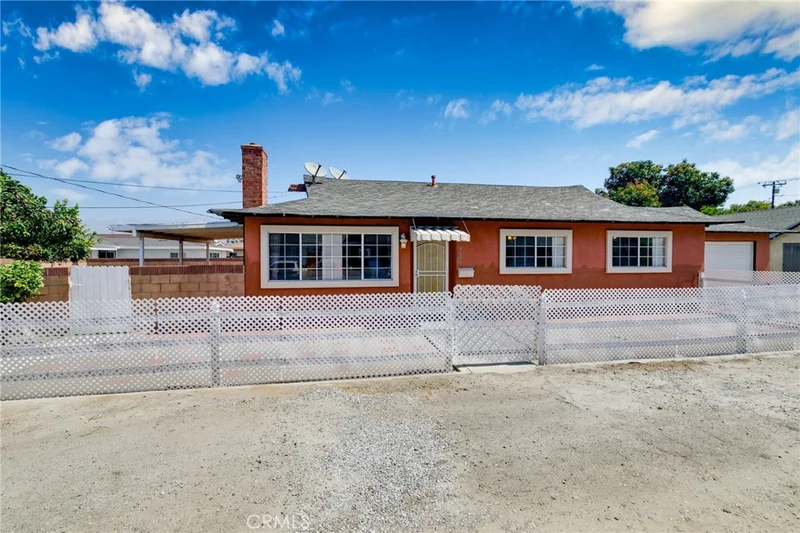 4605 Cedar Ave