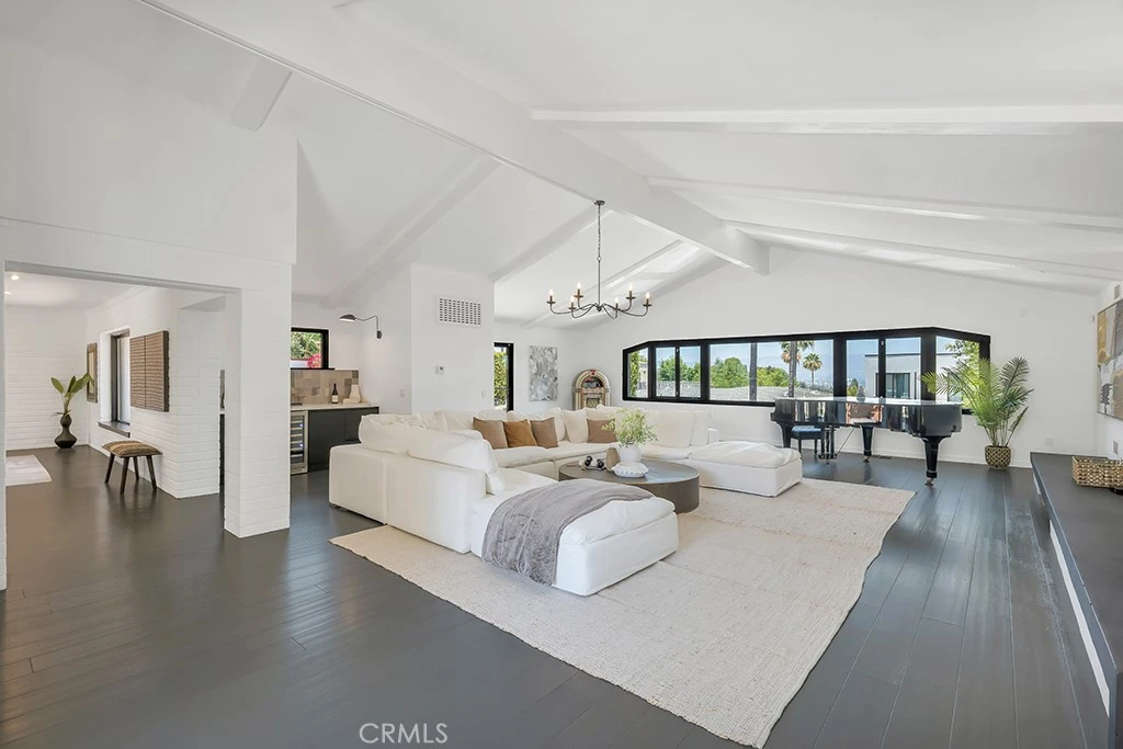 Interior 4