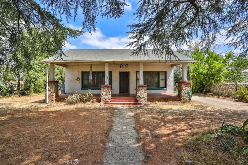 2143 Mentone Boulevard, Mentone, CA 92359