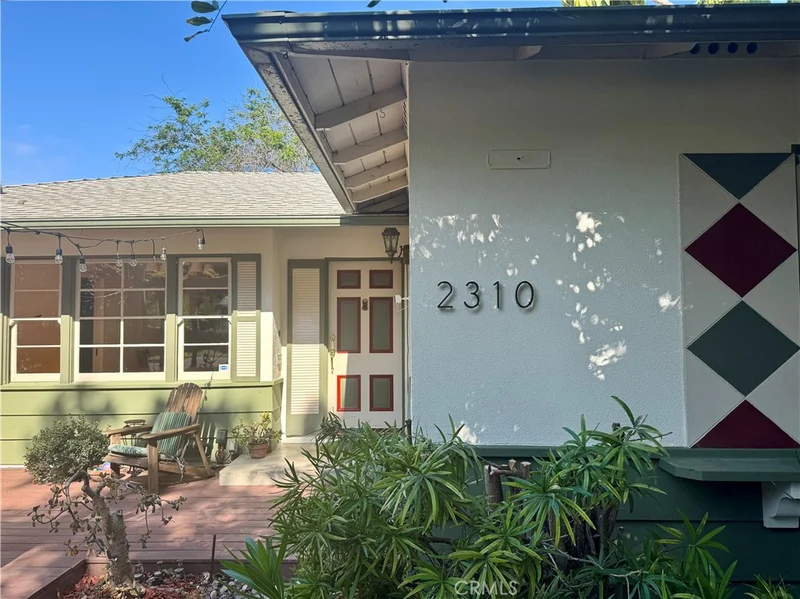 2310 Poinsettia
