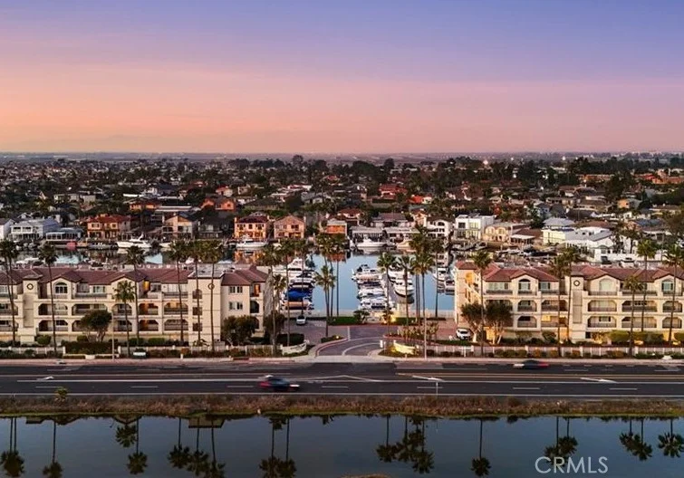4167 Warner 301, Huntington Beach, CA 92649