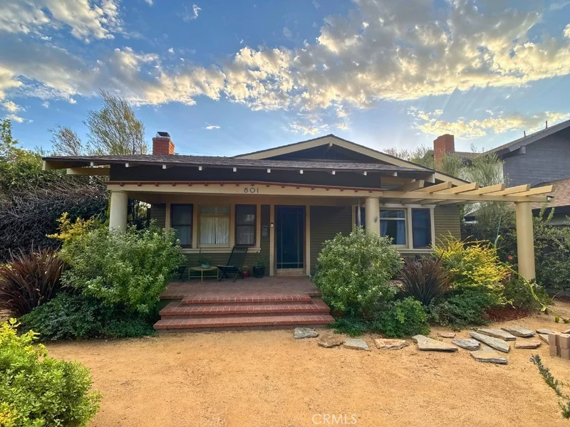 801 Dawson