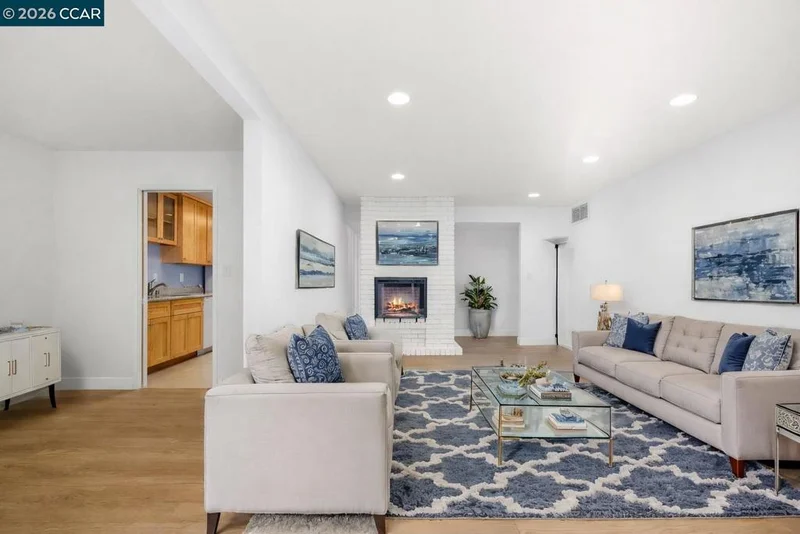 651 Moraga Rd 13