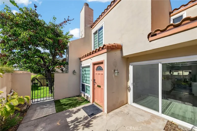 3442 Del Amo Blvd photo 2