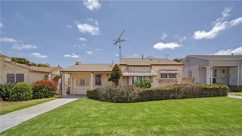 9640 La Salle, Los Angeles, CA 90047