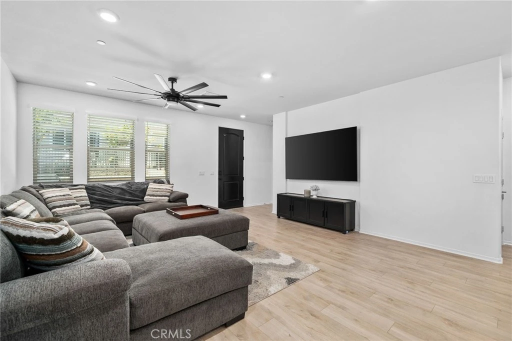 Interior 4