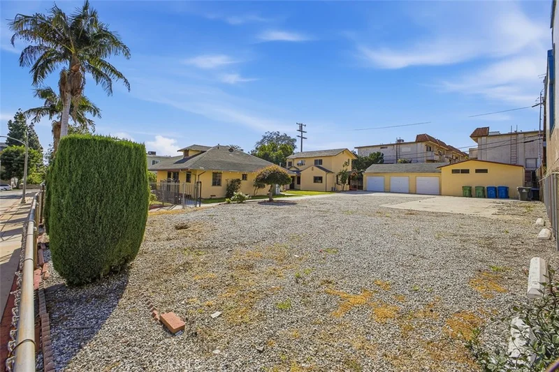 209 N Monterey Street photo 2