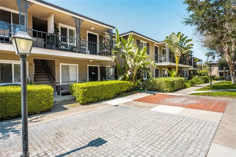 660 S Glassell 44