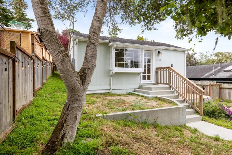 1203 Lincoln Avenue, Pacific Grove, CA 93950