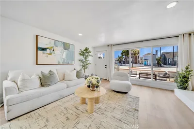 920 W Balboa
