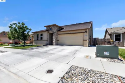 1893 Summit Dr