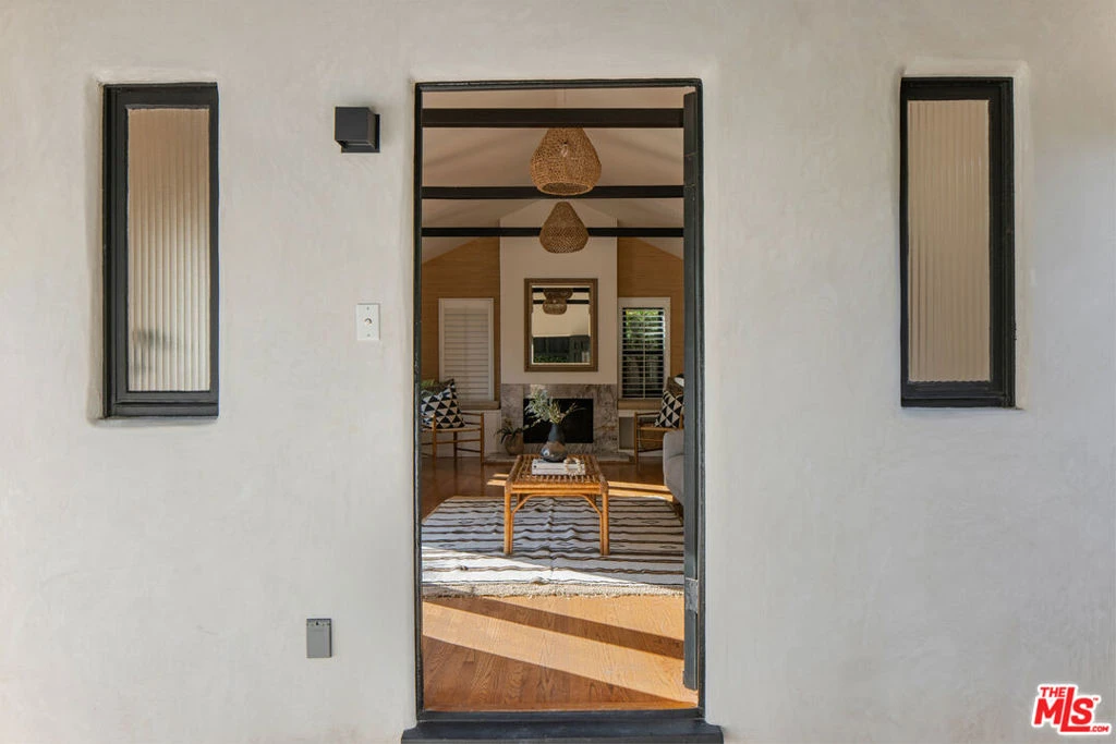 Interior 4