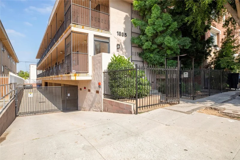 1835 N Alexandria Boulevard 7