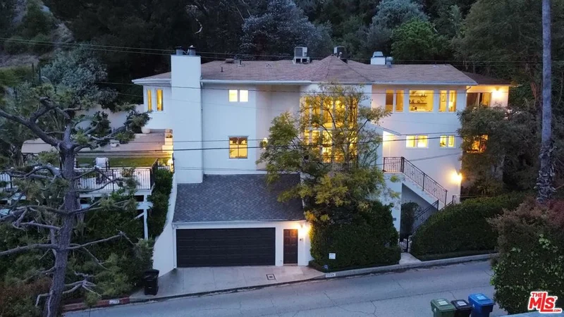 1759 N Beverly Drive photo 2
