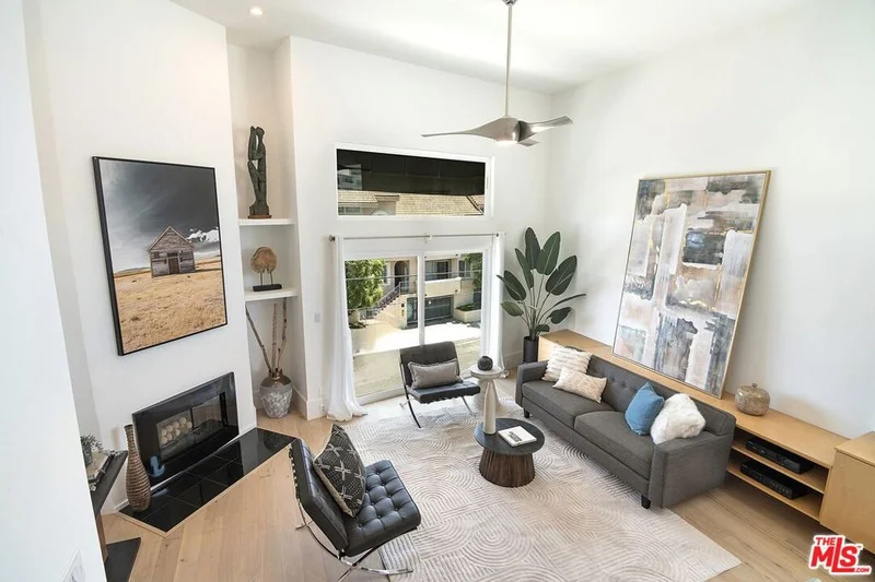 12217 Rochester Avenue 1, Los Angeles, CA 90025