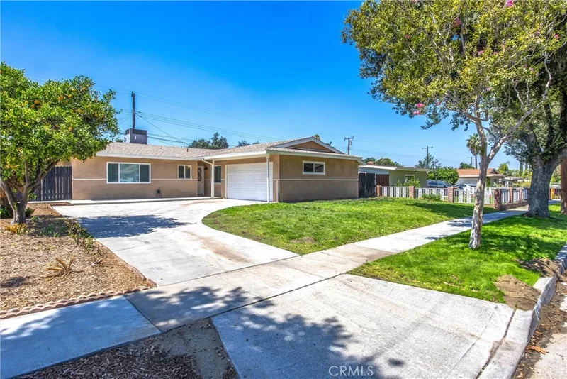 634 E Pioneer