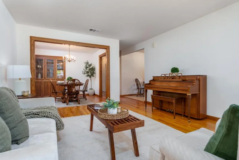 1542 Jacob Avenue photo 2
