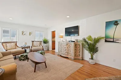 645 Loring photo 2