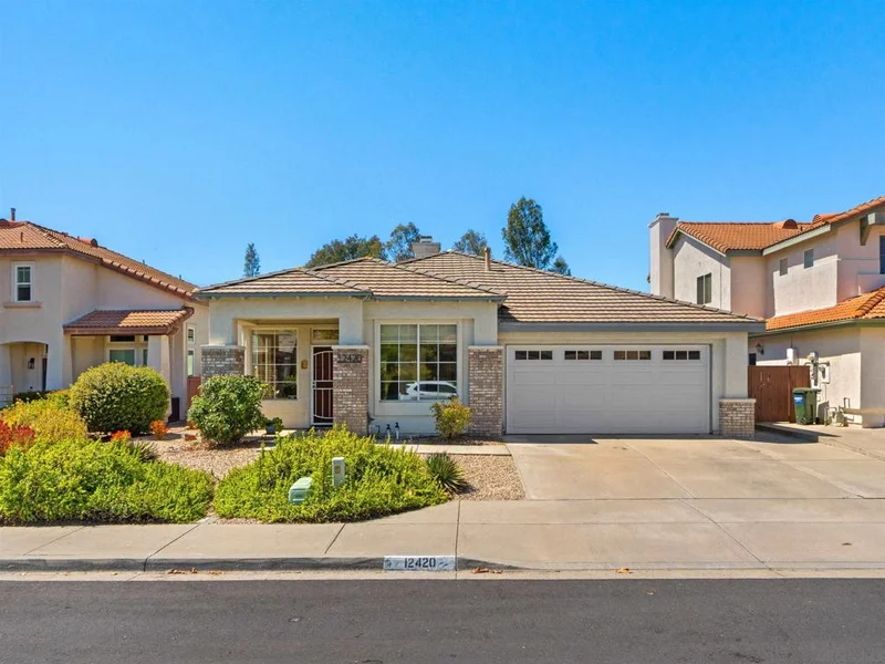 12420 Whispering Tree Ln, Poway, CA 92064