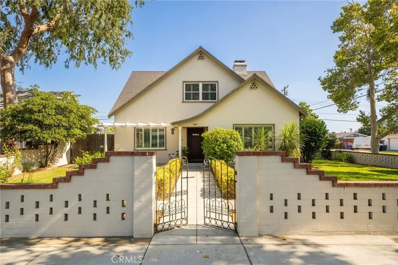 859 W Berkeley Court