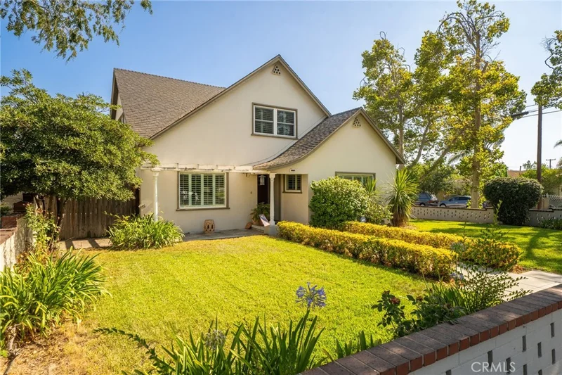 859 W Berkeley Court photo 2