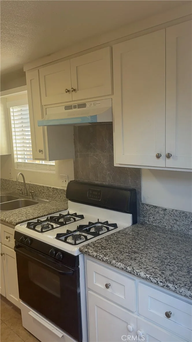 218 E 25th